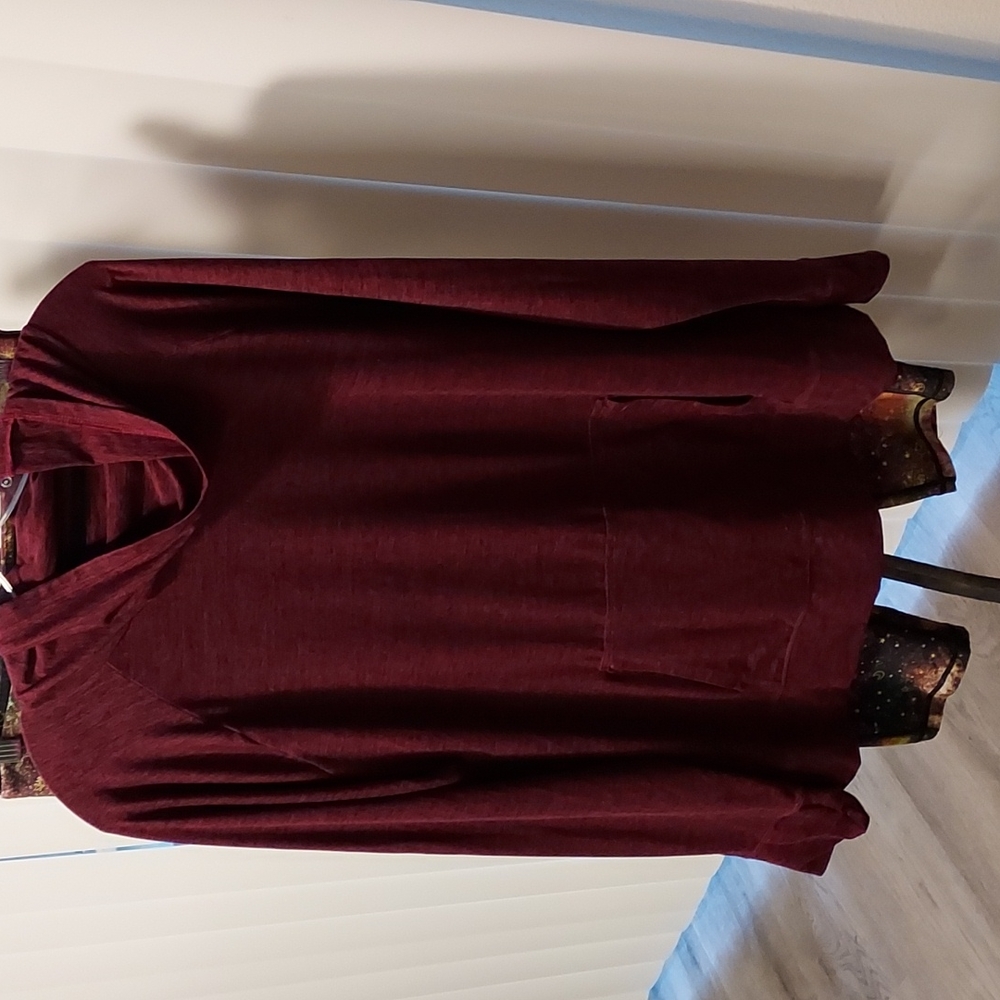 Cascade Sports Wine color cowl neck athletic top. XL